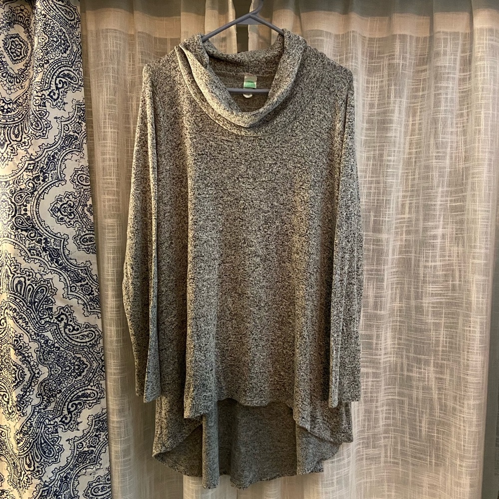 Women’s 2XL Cowl Neck Sweater.